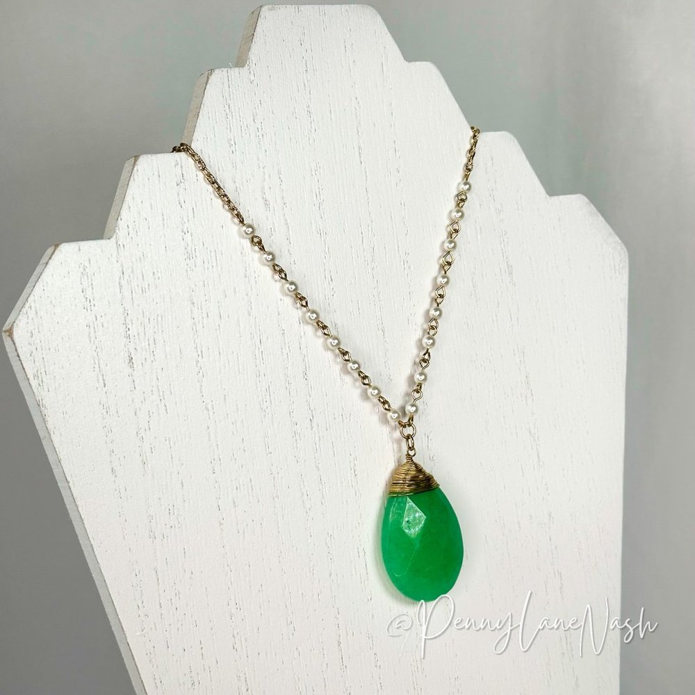Vintage Green Oval Gem on Gold Chain& Mini Pearls Necklace - Picture 2 of 5